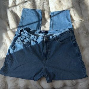 Hollister Women's Ultra High-Rise Mom